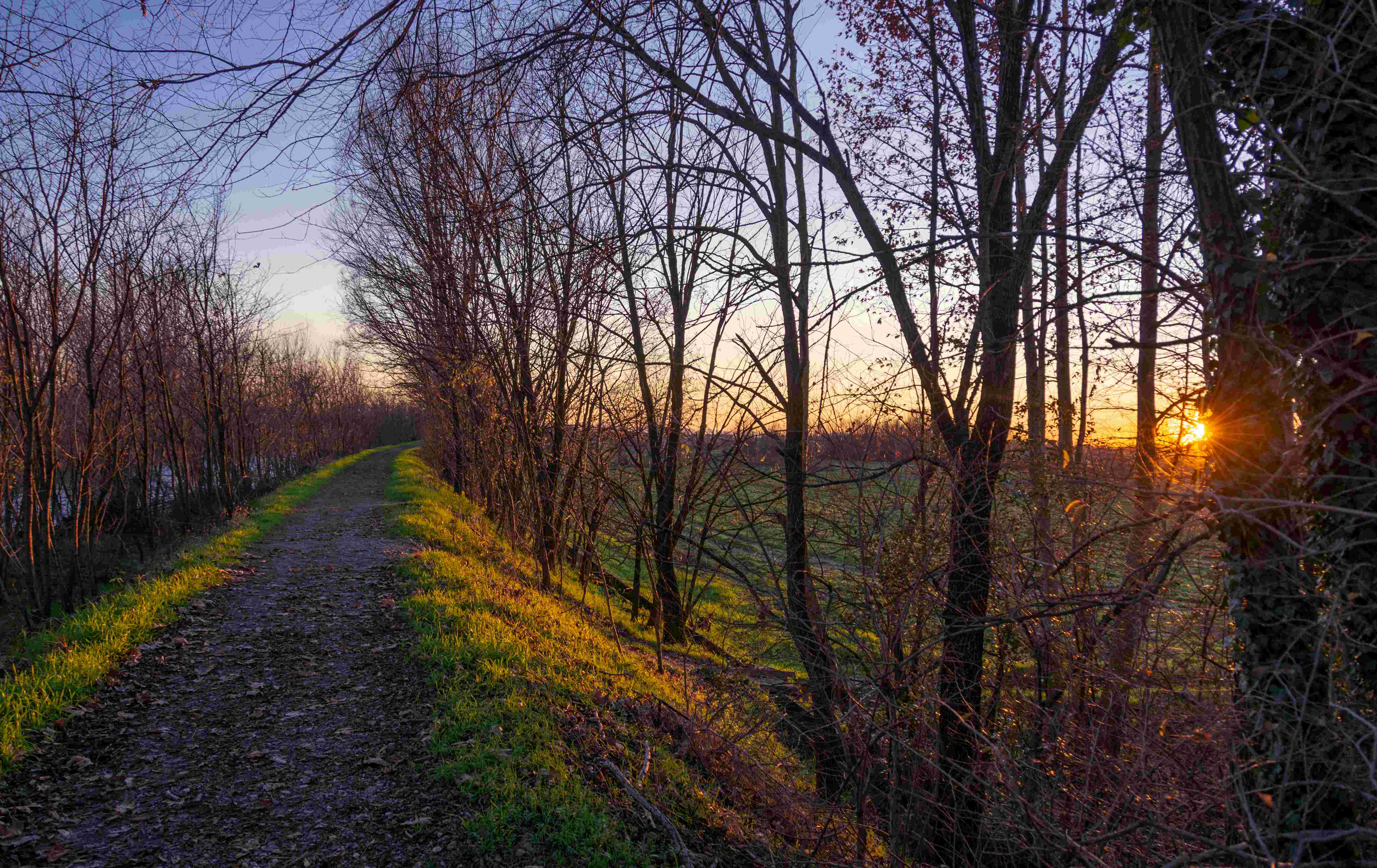 Strada alzaia sugli argini del Mella